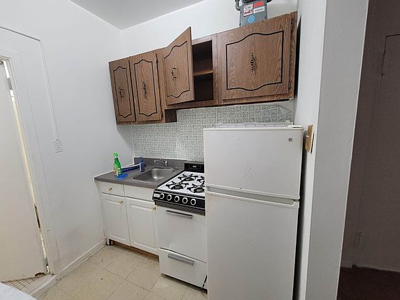 4th image of 418 E 73rd St #2EF