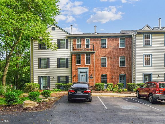 3rd image of 1446 Greendale Ct #1