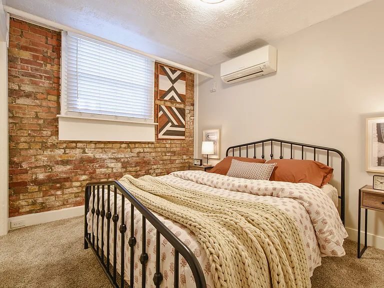 86 N B St #24 — Photo 5