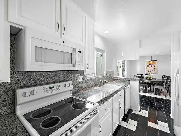 1707 W Balboa Blvd — Photo 14