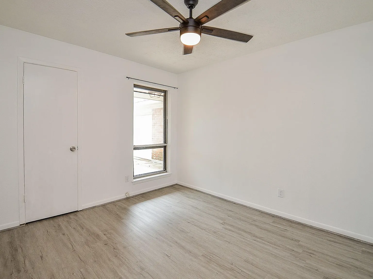 4 bed, 2.5 bath, 2057 sqft, $2,400 — Photo 3