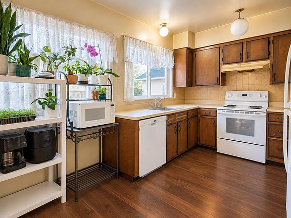 2nd image of 4009 204b St