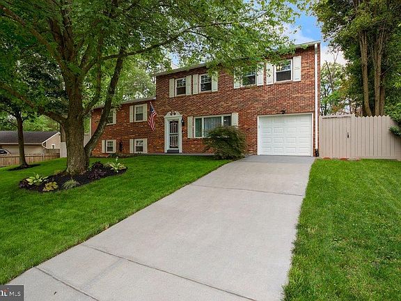 2nd image of 1253 Redwood Ct