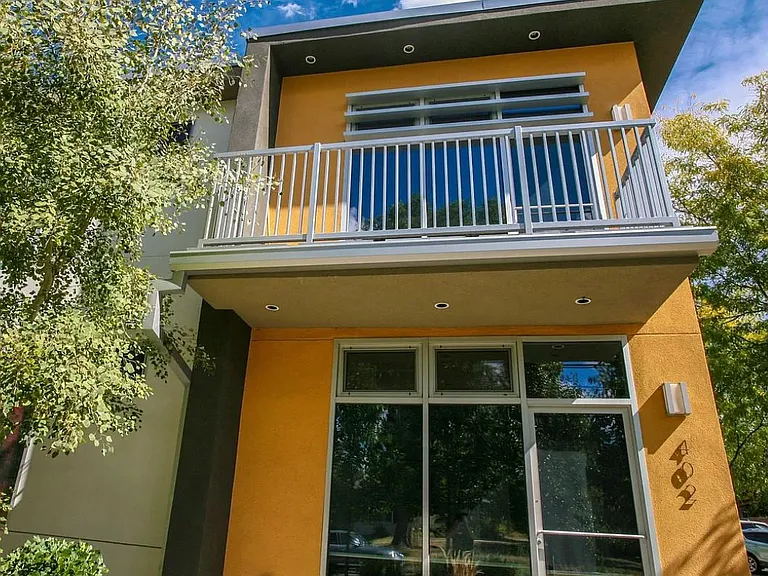 402 Harrison St — Photo 3