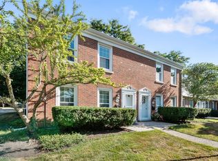 1512 Pebblecreek Dr, Glenview, IL
