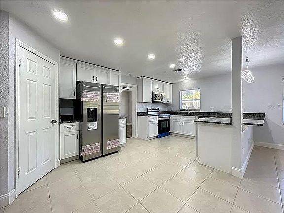 5th image of 853 S Boundary Ave