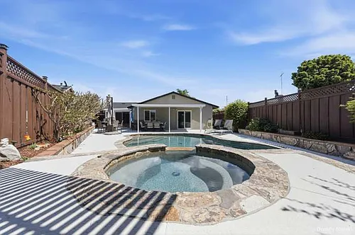 5827 Bellflower Dr Photo 1
