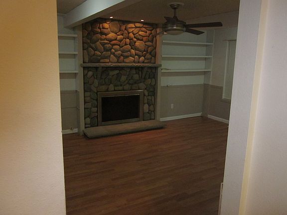 4th image of 1975 Kaster Ct NE
