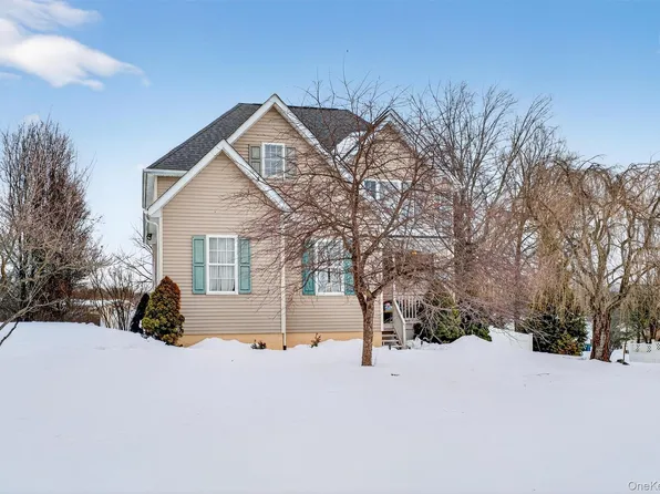 32 Woodstock Lane, Middletown, NY 10941