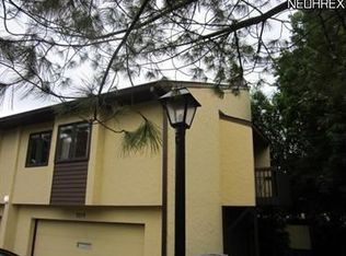 909 Hampton Ridge Dr, Akron, OH 44313