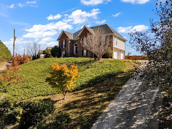 4th image of 90 Hidden Ridge Dr