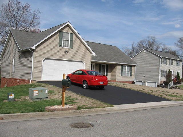 2nd image of 1718 Bush Farm Dr