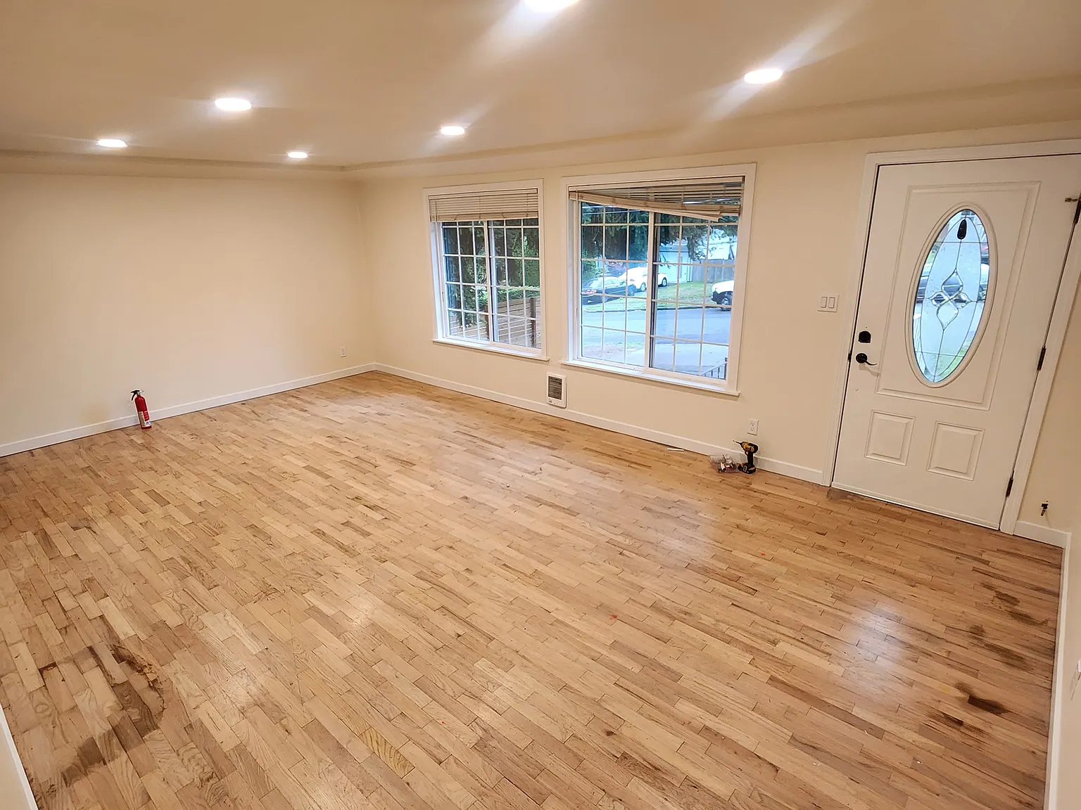 3 bed, 860 sqft, $735 — Photo 2