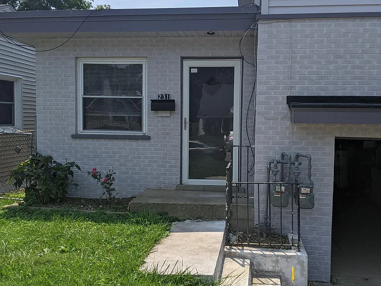 233 Cook Ave — Photo 1