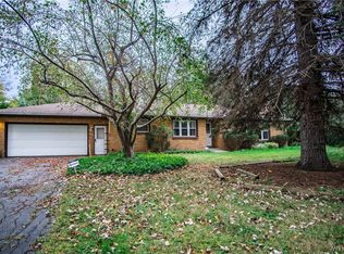 2805 Hopkins Rd, Amherst, NY 14228