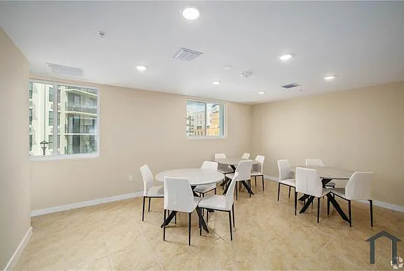 203 N University Dr — Photo 36
