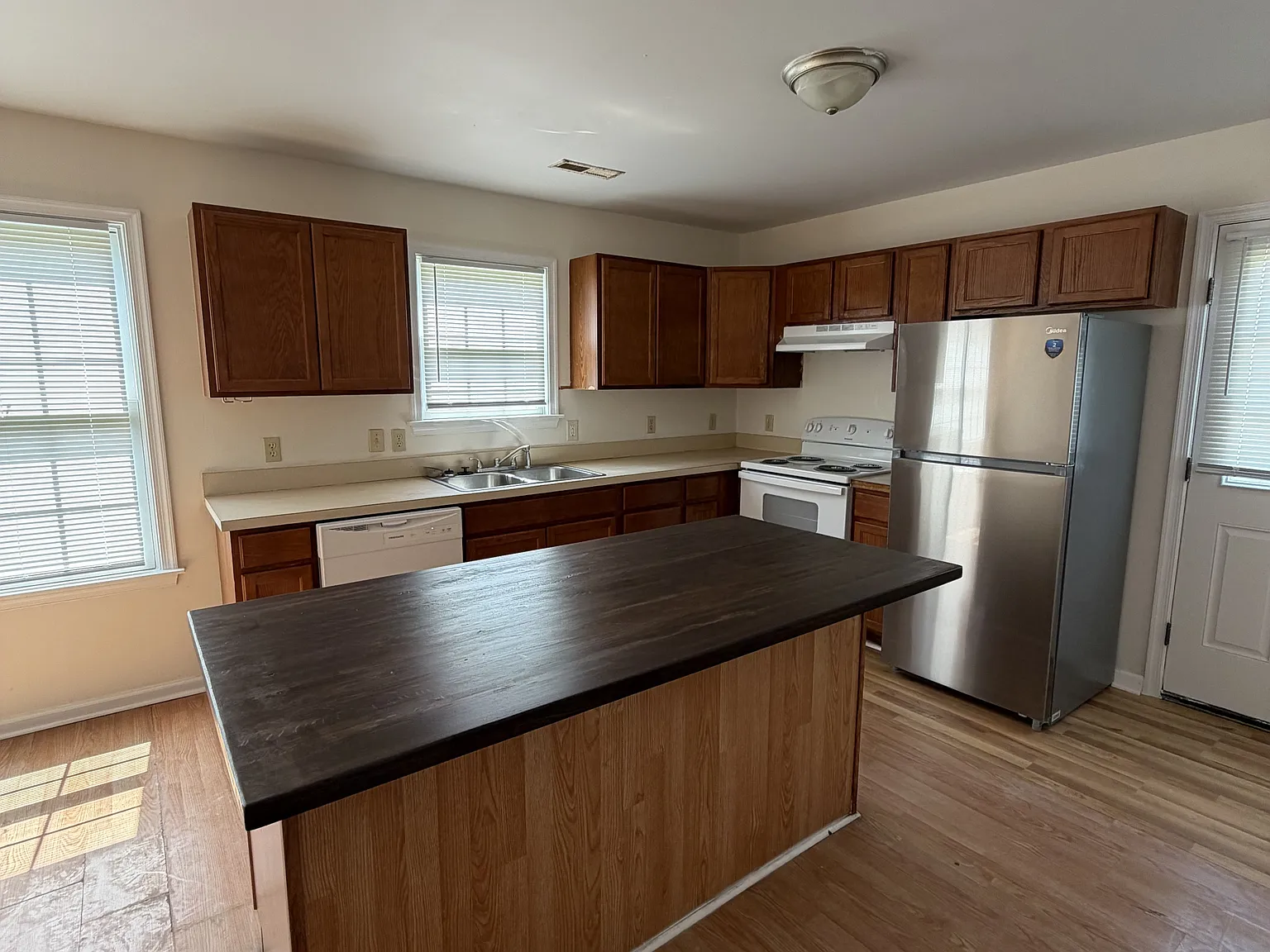 808 Hammond Street - 1 — Photo 3
