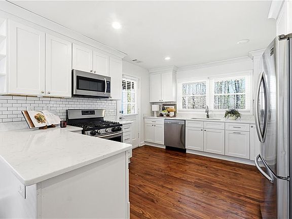 2nd image of 2629 Henderson Rd