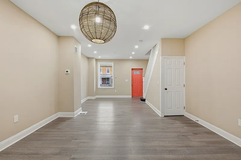3 bed, 2.0 bath, 1100 sqft, $1,800 — Photo 4