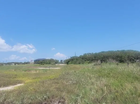 2303 Young St, Rockport, TX 78382