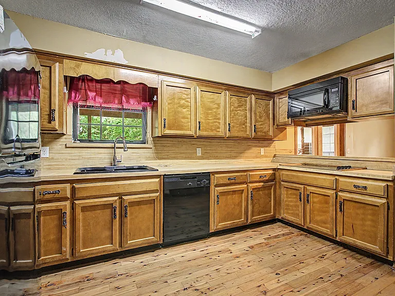 302 Bernard Rd — Photo 28