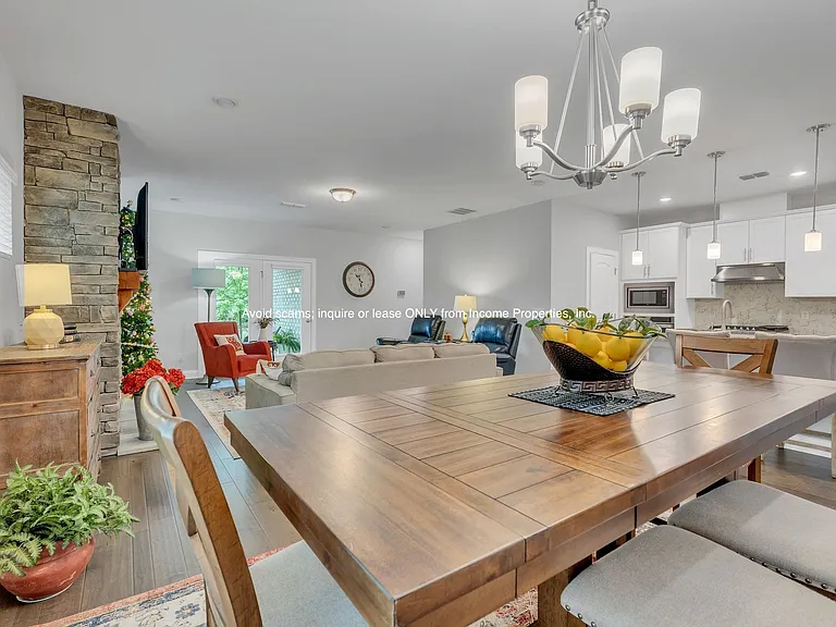 4937 Riverbank Dr — Photo 12