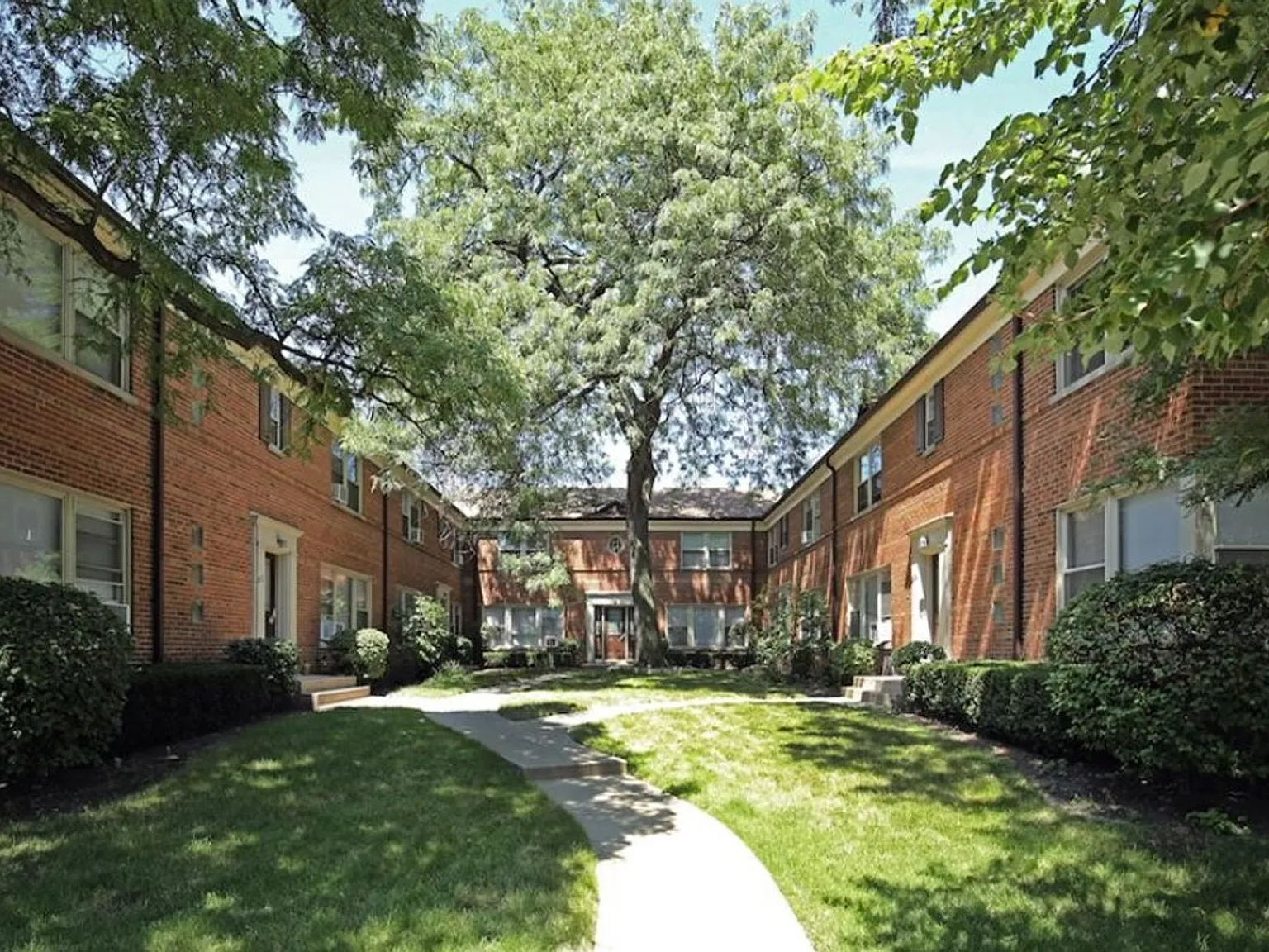 2104-24 W. Foster Ave — Photo 1