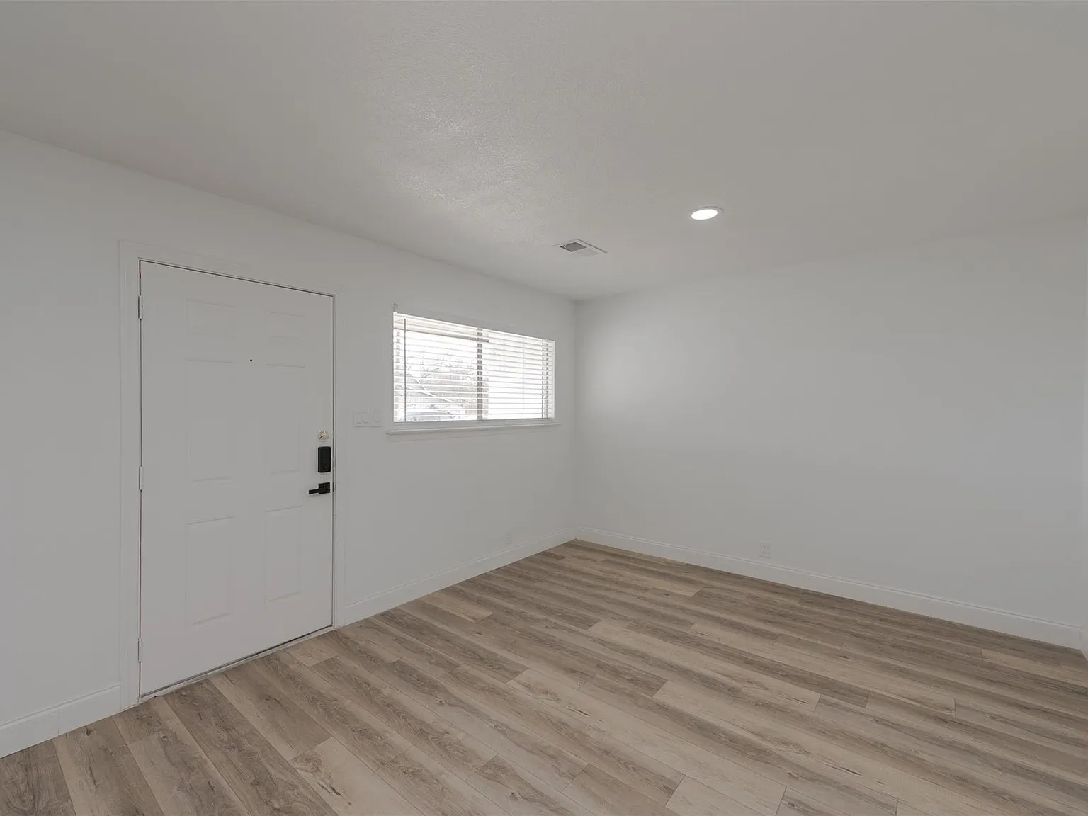 713 Sun Valley Dr — Photo 3