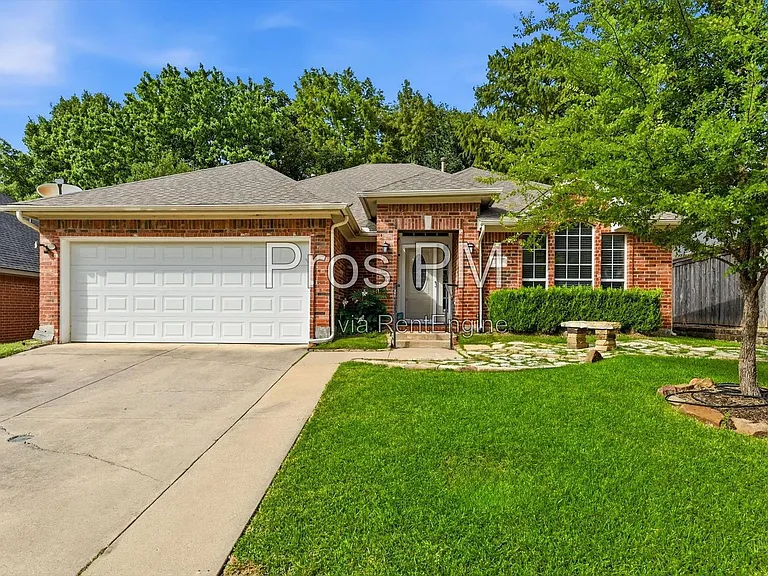 2921 Meadow Glen Dr — Photo 2