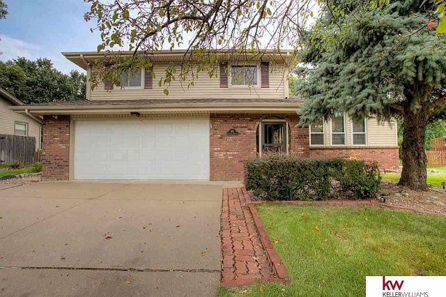 1st image of 916 Claudine Ave
