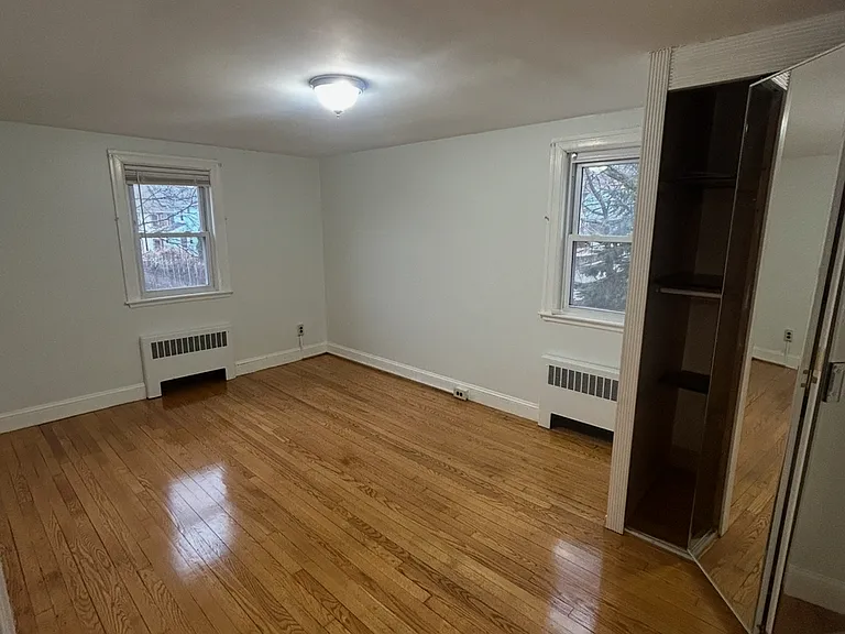 632 W Roxbury Pkwy — Photo 12