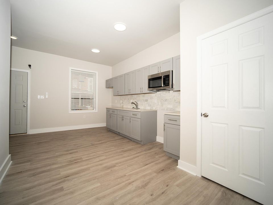Kitchen includes stove and Fridge