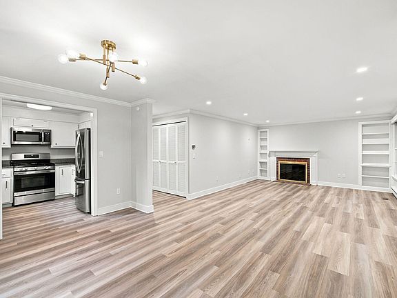 3rd image of 39 Tower Hill Road BLDG 1 UNIT 1A