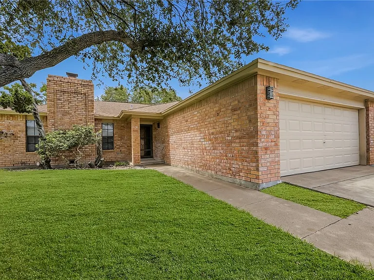 3029 Twin Creek Dr — Photo 1