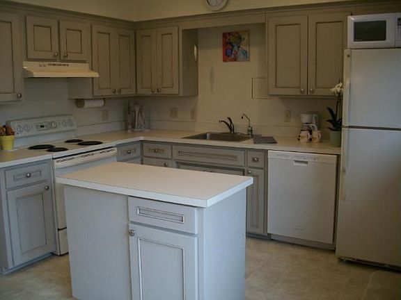 2nd image of 525 Hooterville Ave