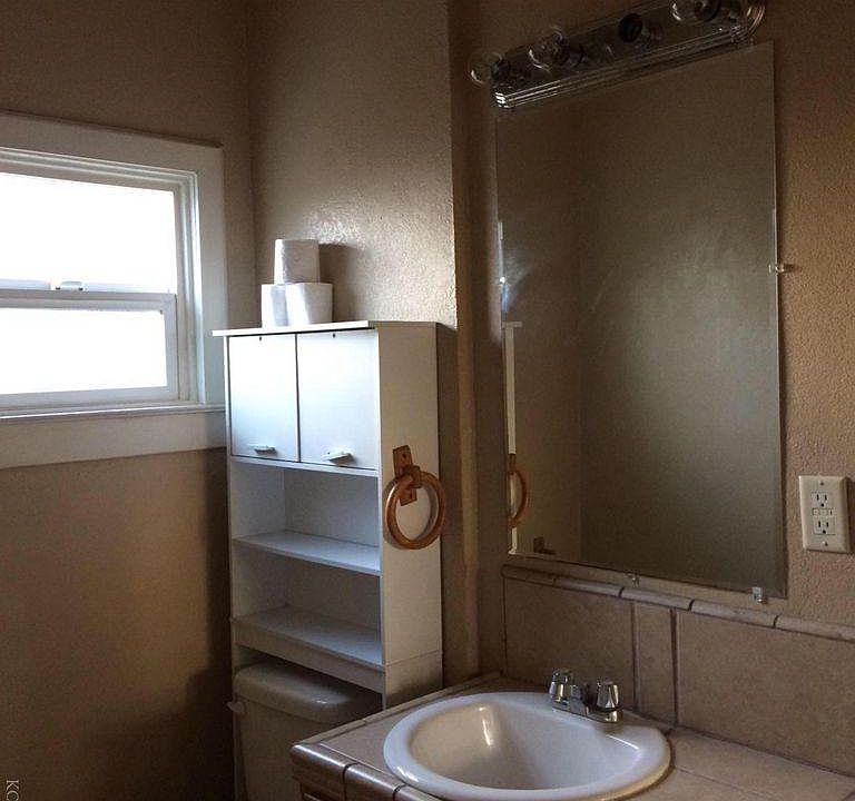 1st image of 215 1/2 W Bush St