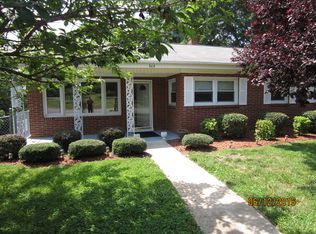606 Oakland Dr, Chatham, VA 24531