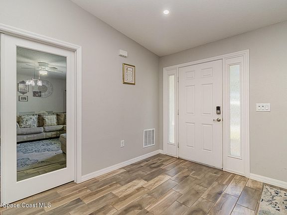 4th image of 1019 Apricot Ave SE