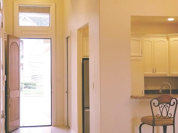 2nd image of 4207 Las Palmas Cir #B2