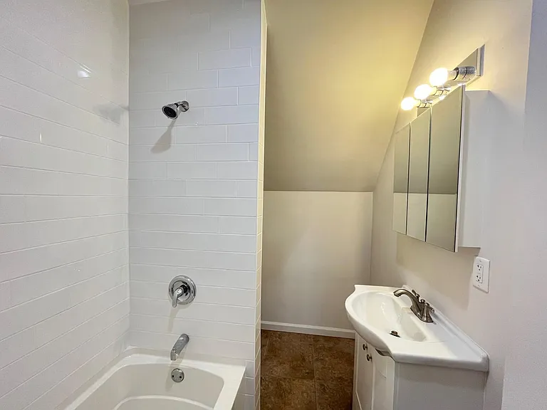 311 Stratford Ave #6 — Photo 2