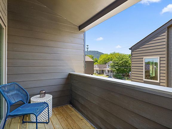 3rd image of 2702 Long St #109