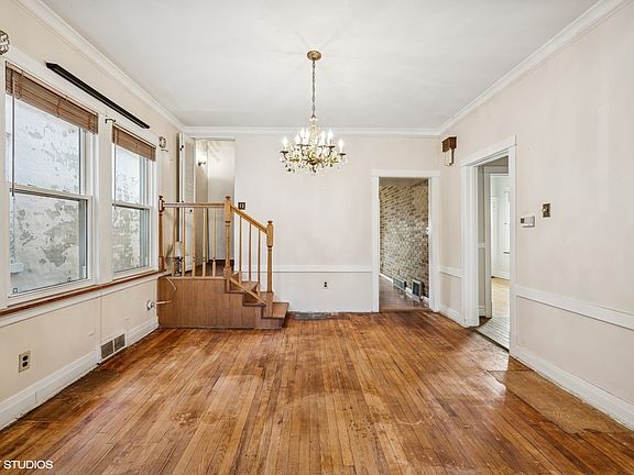 4th image of 5841 W Warwick Ave