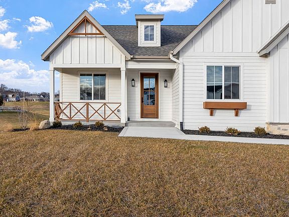 2nd image of 210 Boulder Pte