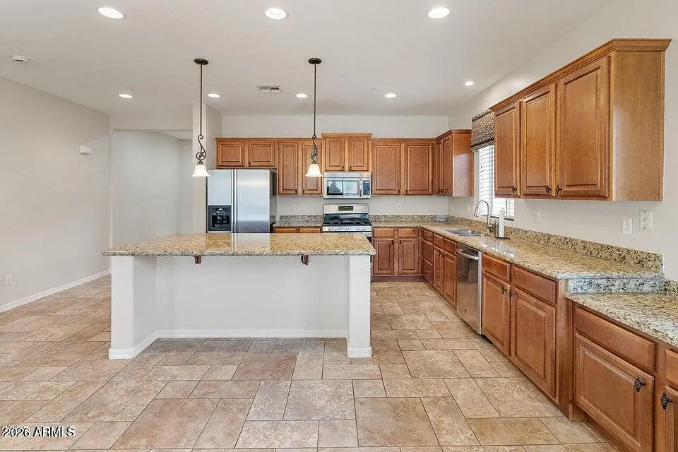 4 bed, 3.0 bath, 2947 sqft, $3,200 — Photo 2