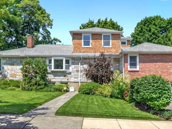 22 Nardell Rd, Newton, MA 02459