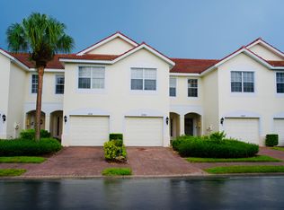 1260 Oxford Ln, Naples, FL 34105