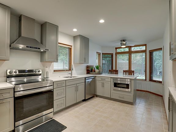 2nd image of 3508 Courts Of Westview
