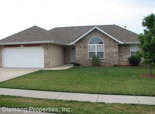 1104 E Skyline Ave, Ozark, MO 65721