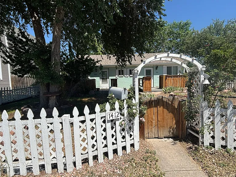 1412 N Valentia St — Photo 1