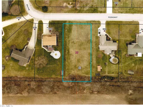 56 Pleasant Dr, Fremont, OH 43420
